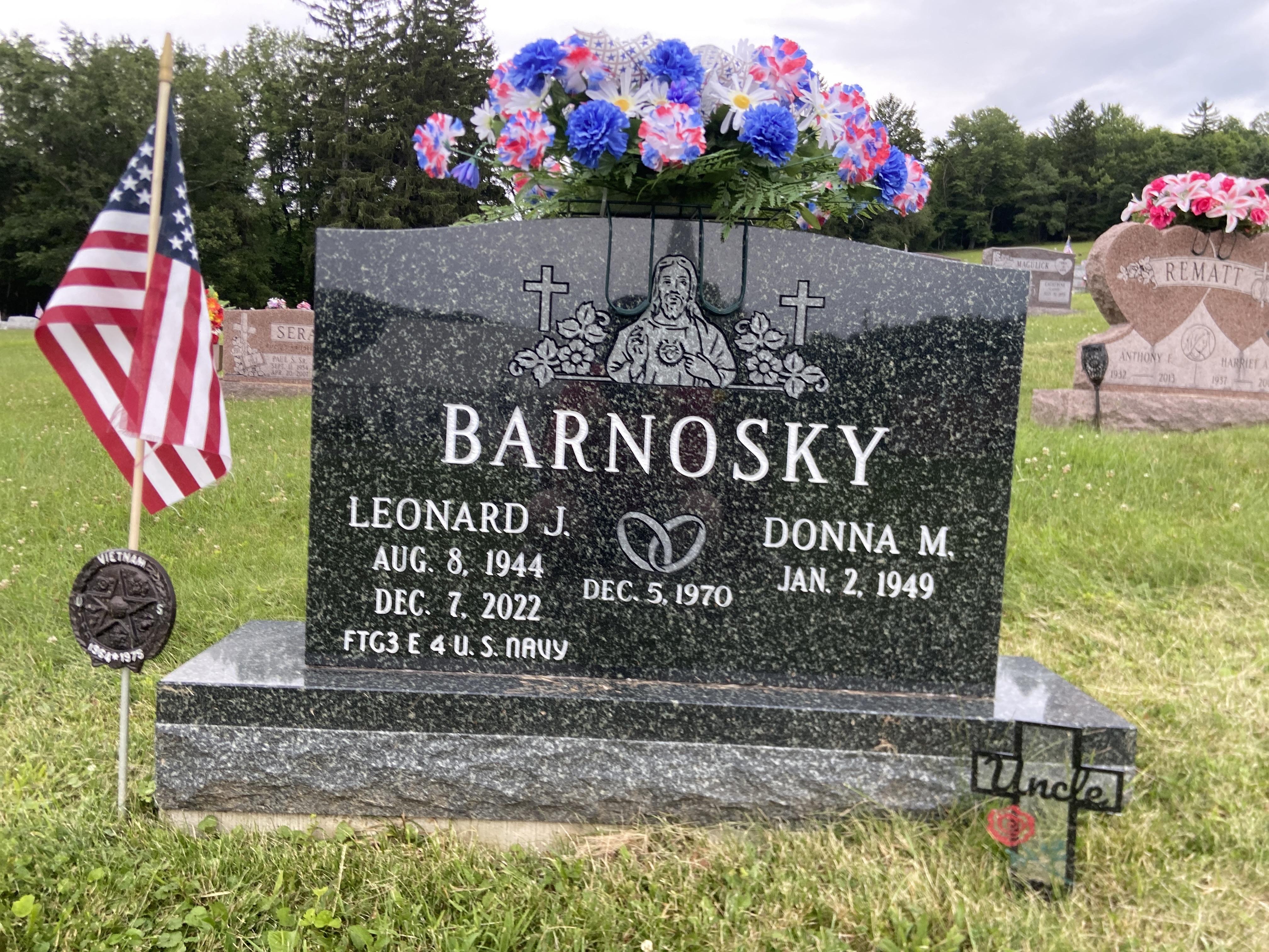 Grave photo of Leonard J Barnosky